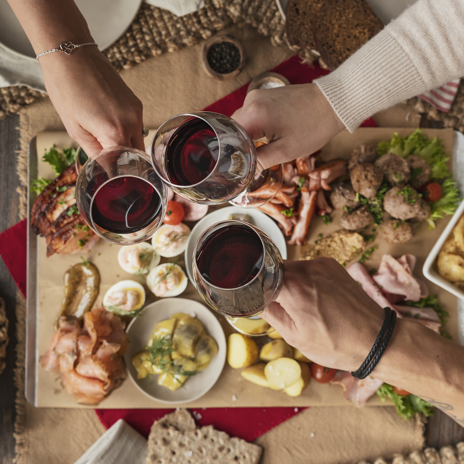 julbuffe och skål med dryck