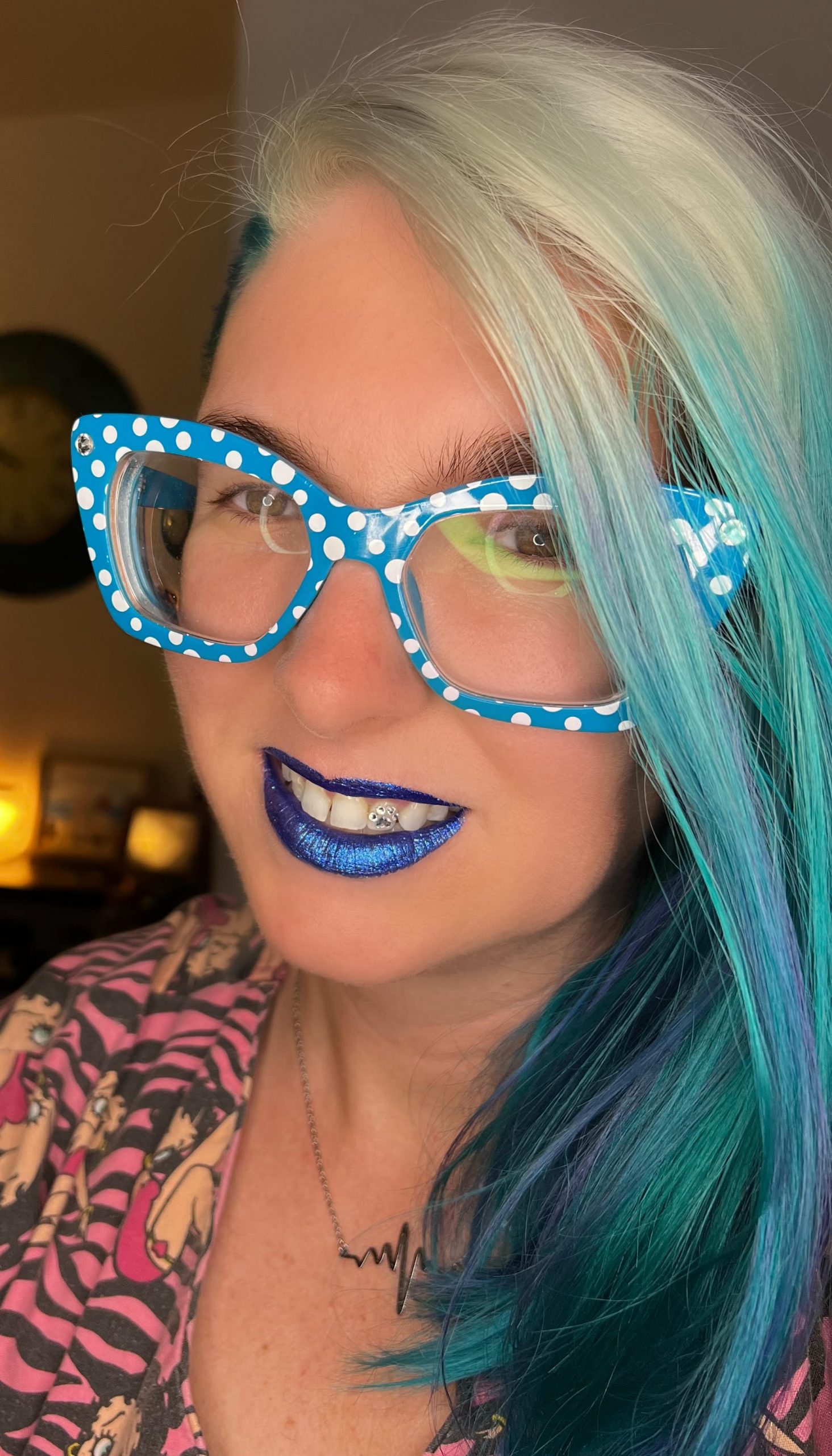 Temporary DIY Tooth gems – BeDazzled Smilez